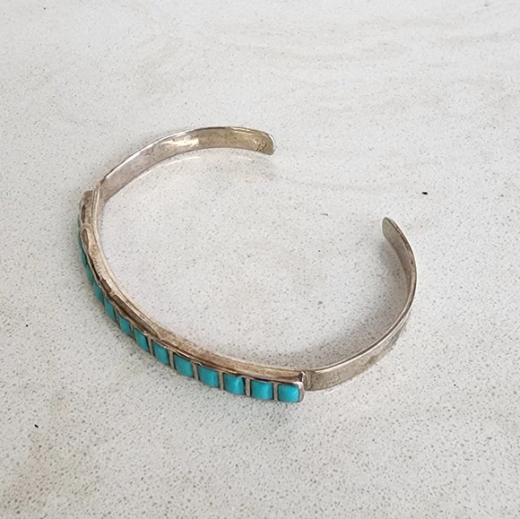 Navajo Native American Running Bear 15 Turquoise Stone Sterling Silver Cuff - Picture 3 of 8